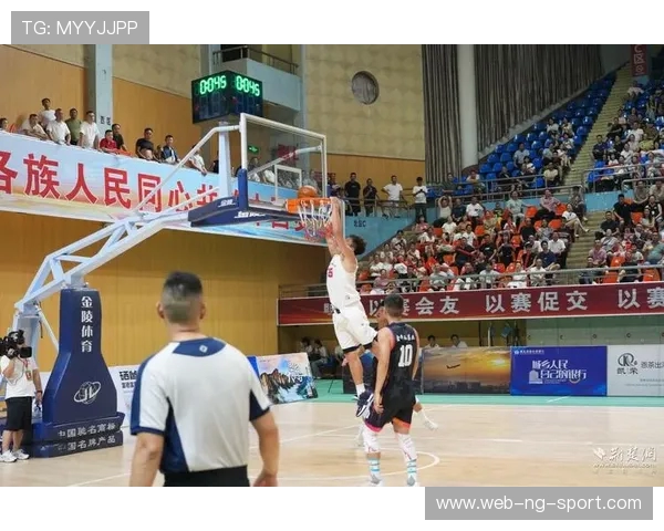 青岛西海岸主场鏖战河南俱乐部两队展开技战术巅峰对决