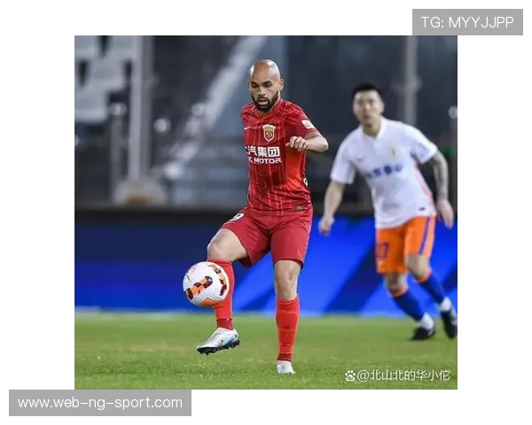 山东泰山鏖战上海海港巅峰对决再燃中超冠军悬念争锋绿茵之巅