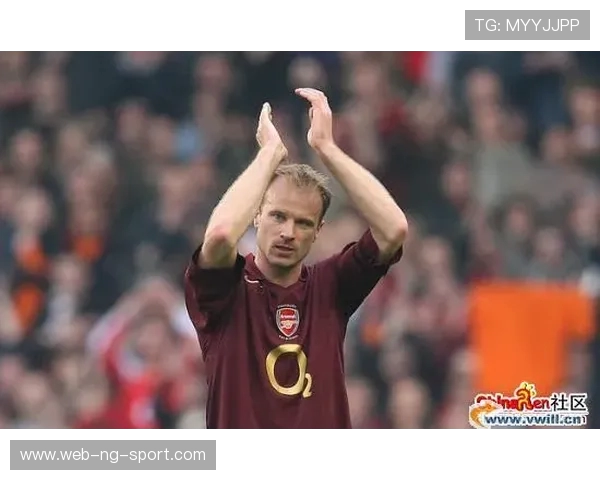 丹尼斯·博格坎普：足坛艺术家与阿森纳传奇的辉煌历程